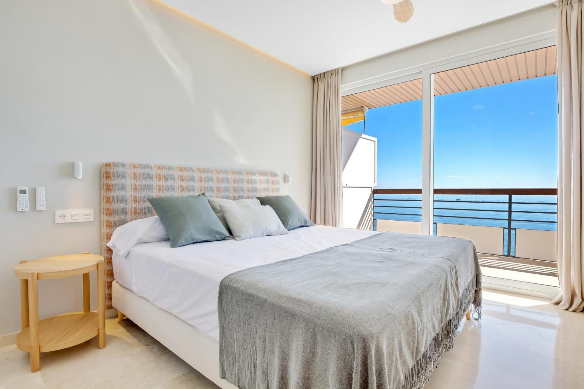 Santa Clara Modern & Exclusive Seafront Apartment Τορρεμολίνος Εξωτερικό φωτογραφία