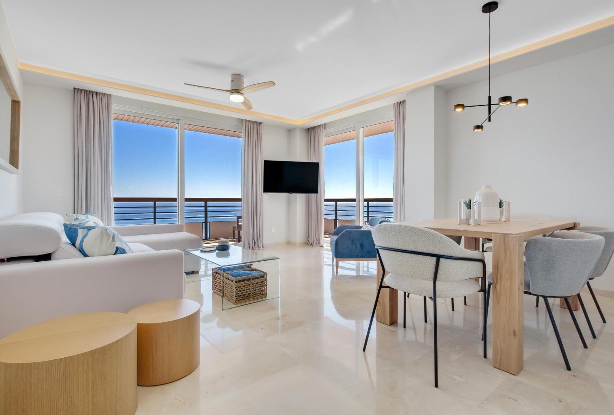 Santa Clara Modern & Exclusive Seafront Apartment Τορρεμολίνος Εξωτερικό φωτογραφία