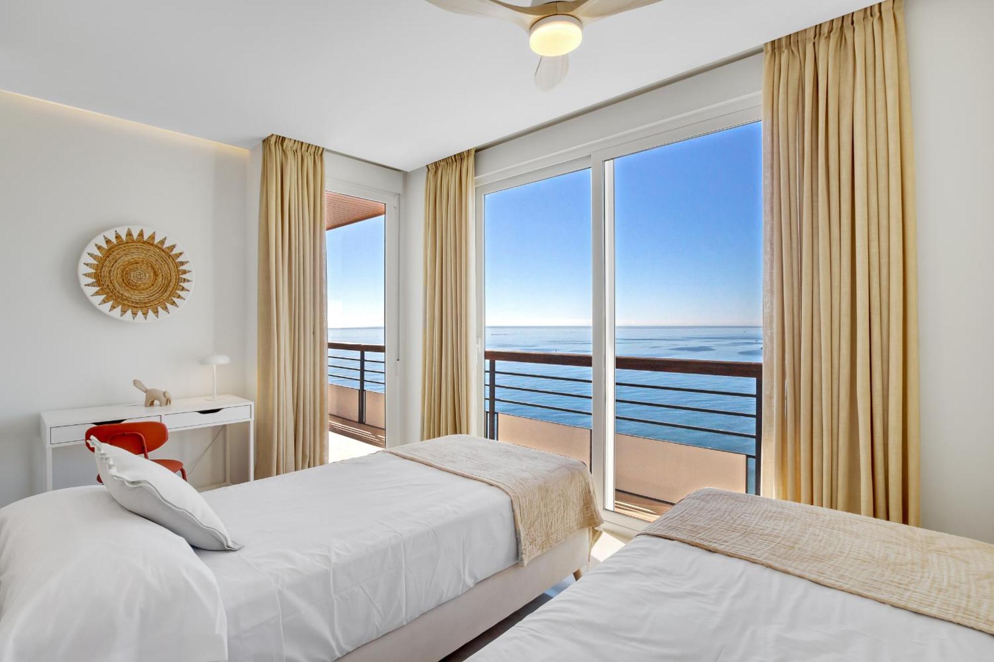 Santa Clara Modern & Exclusive Seafront Apartment Τορρεμολίνος Εξωτερικό φωτογραφία