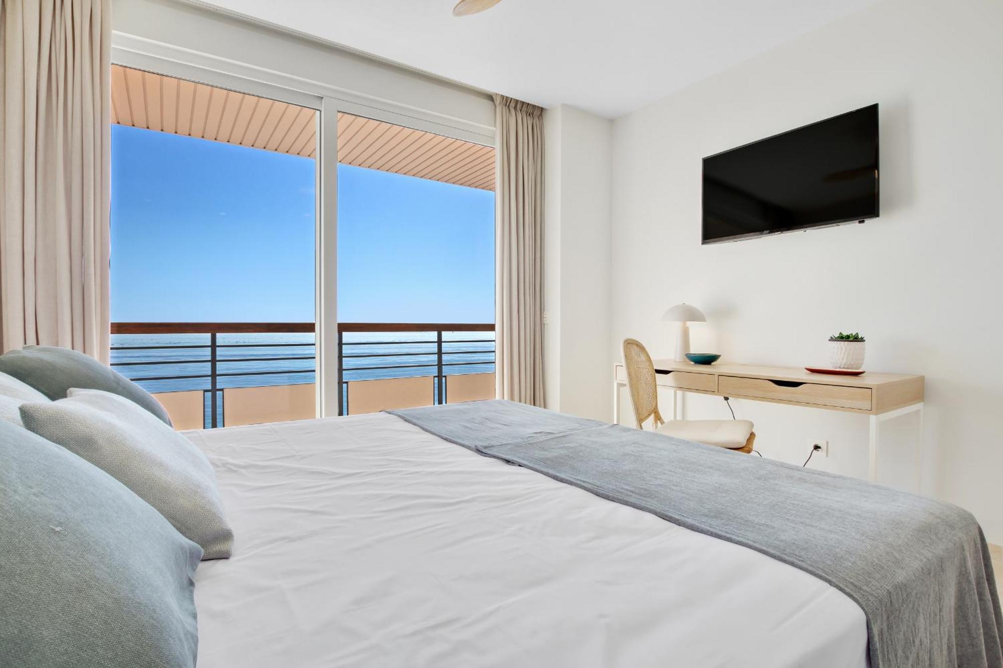 Santa Clara Modern & Exclusive Seafront Apartment Τορρεμολίνος Εξωτερικό φωτογραφία