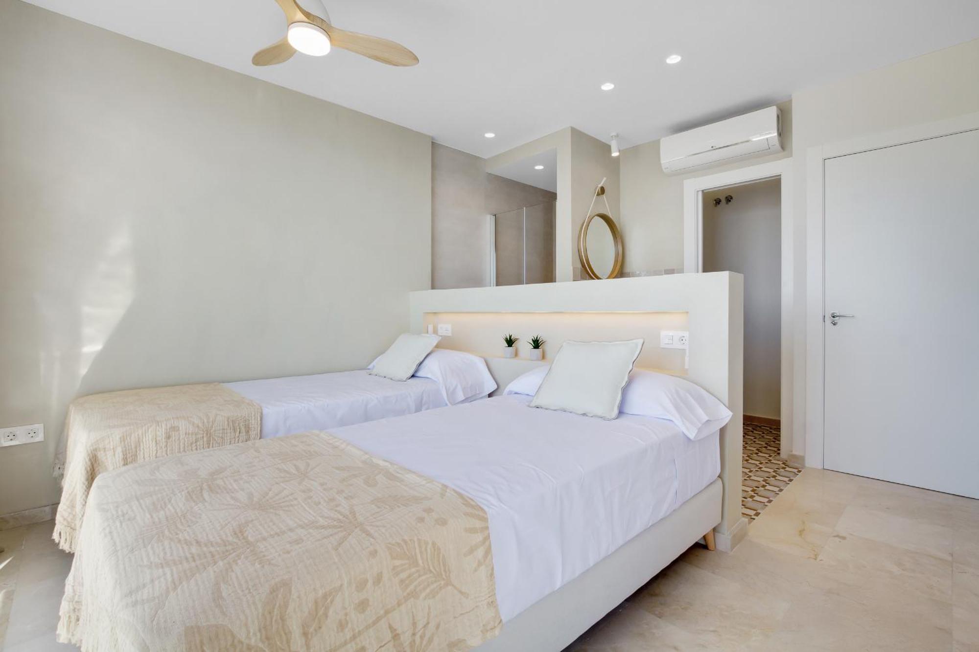 Santa Clara Modern & Exclusive Seafront Apartment Τορρεμολίνος Εξωτερικό φωτογραφία