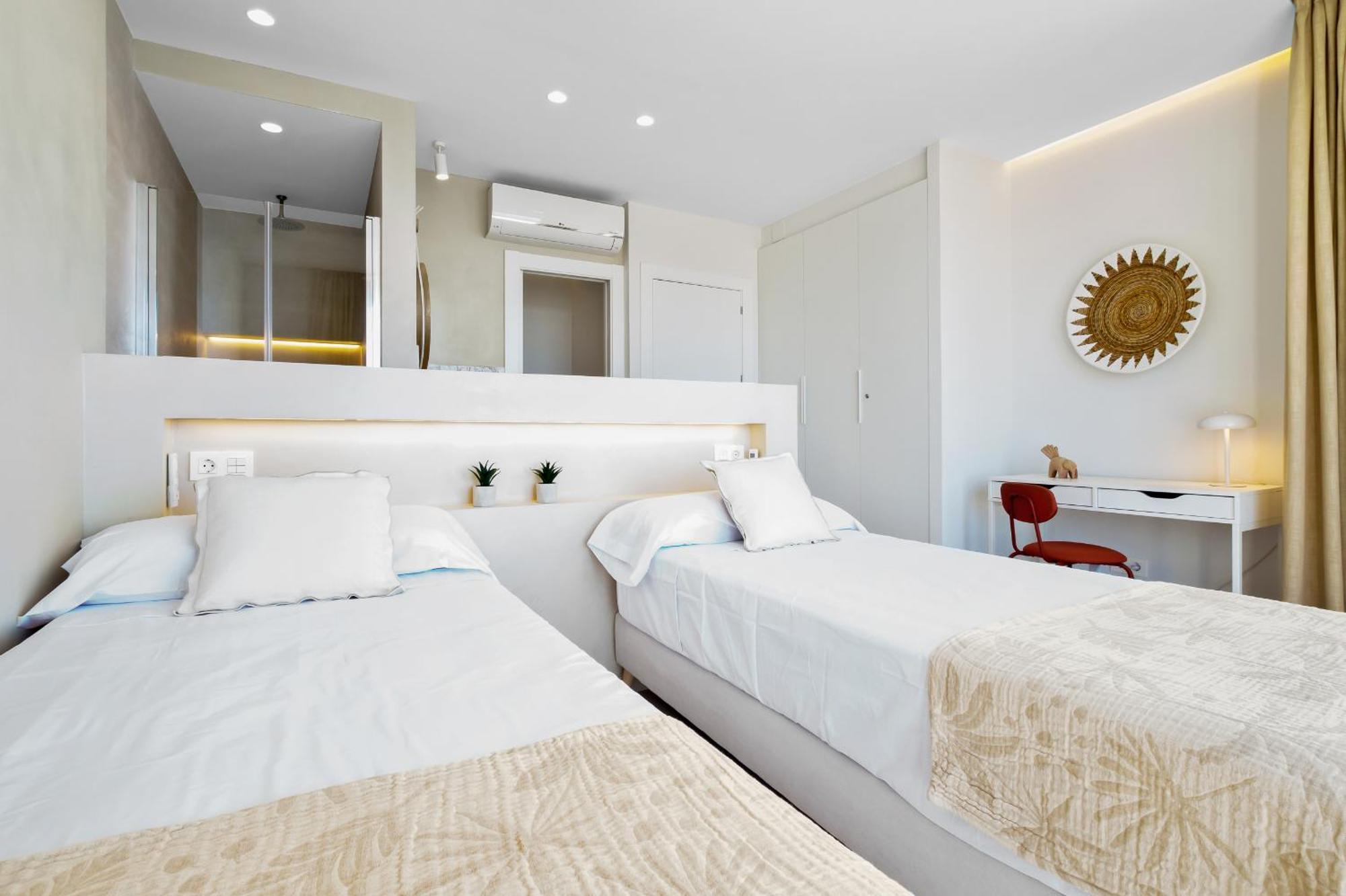 Santa Clara Modern & Exclusive Seafront Apartment Τορρεμολίνος Εξωτερικό φωτογραφία