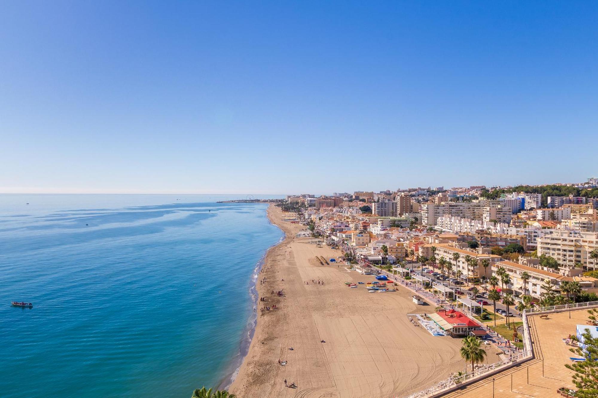 Santa Clara Modern & Exclusive Seafront Apartment Τορρεμολίνος Εξωτερικό φωτογραφία