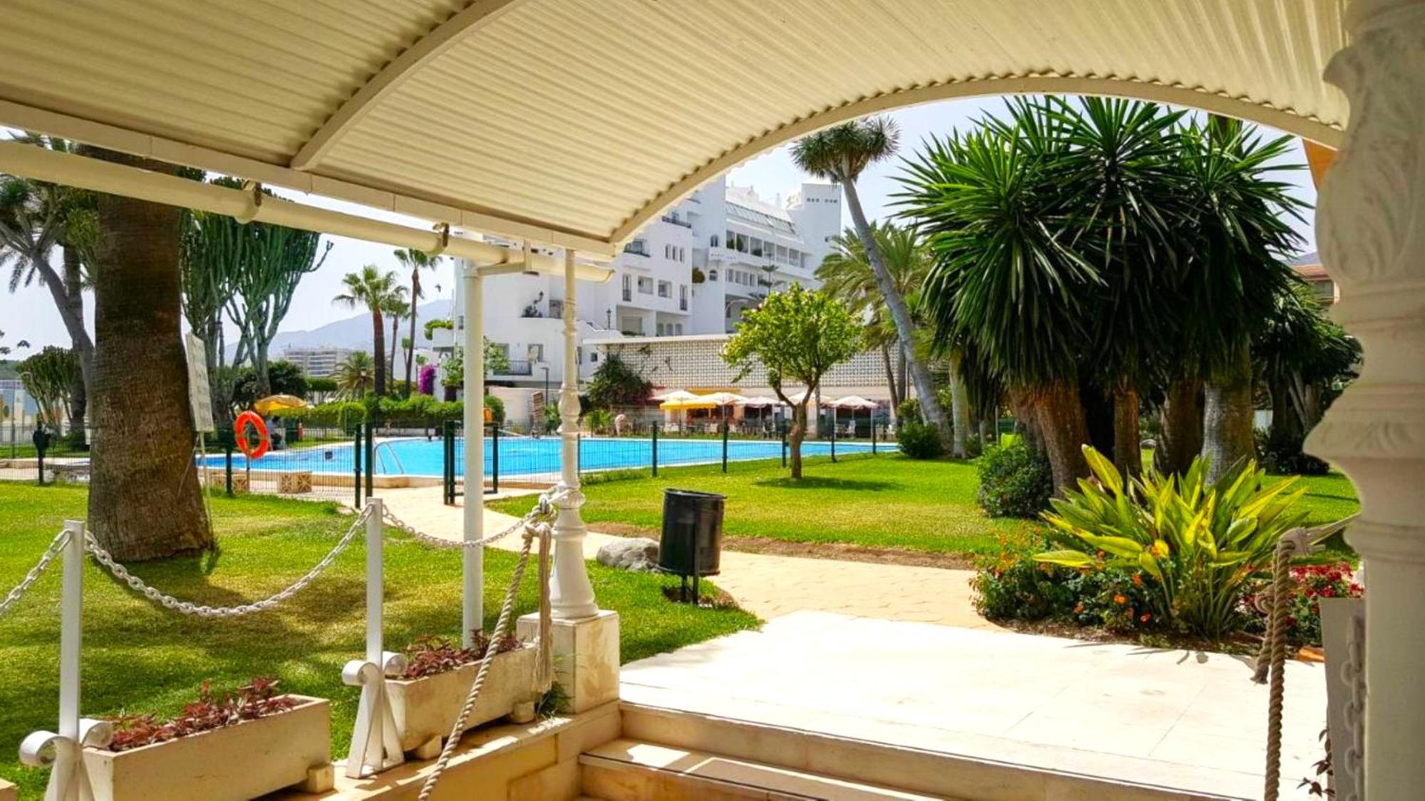 Santa Clara Modern & Exclusive Seafront Apartment Τορρεμολίνος Εξωτερικό φωτογραφία