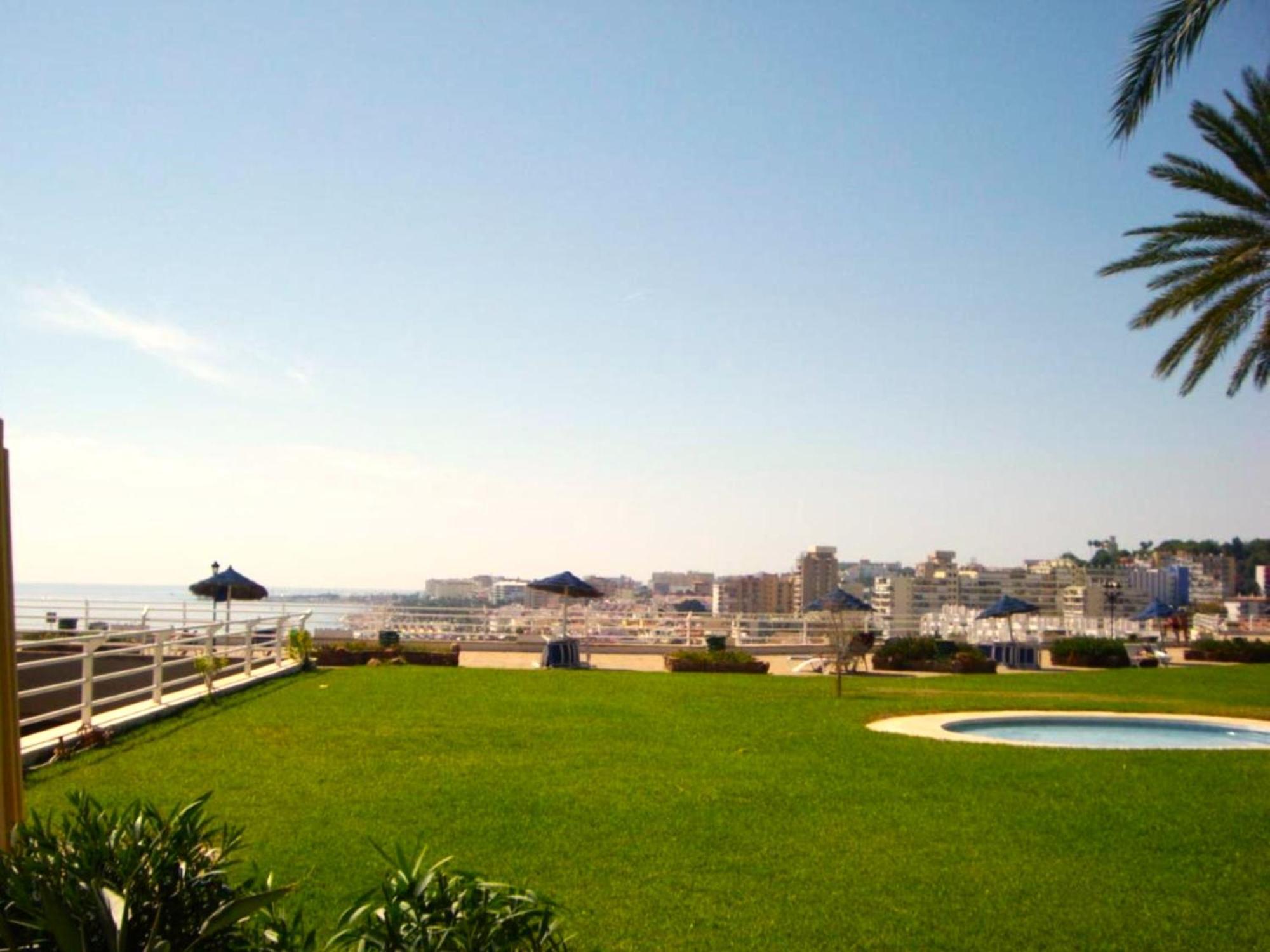 Santa Clara Modern & Exclusive Seafront Apartment Τορρεμολίνος Εξωτερικό φωτογραφία