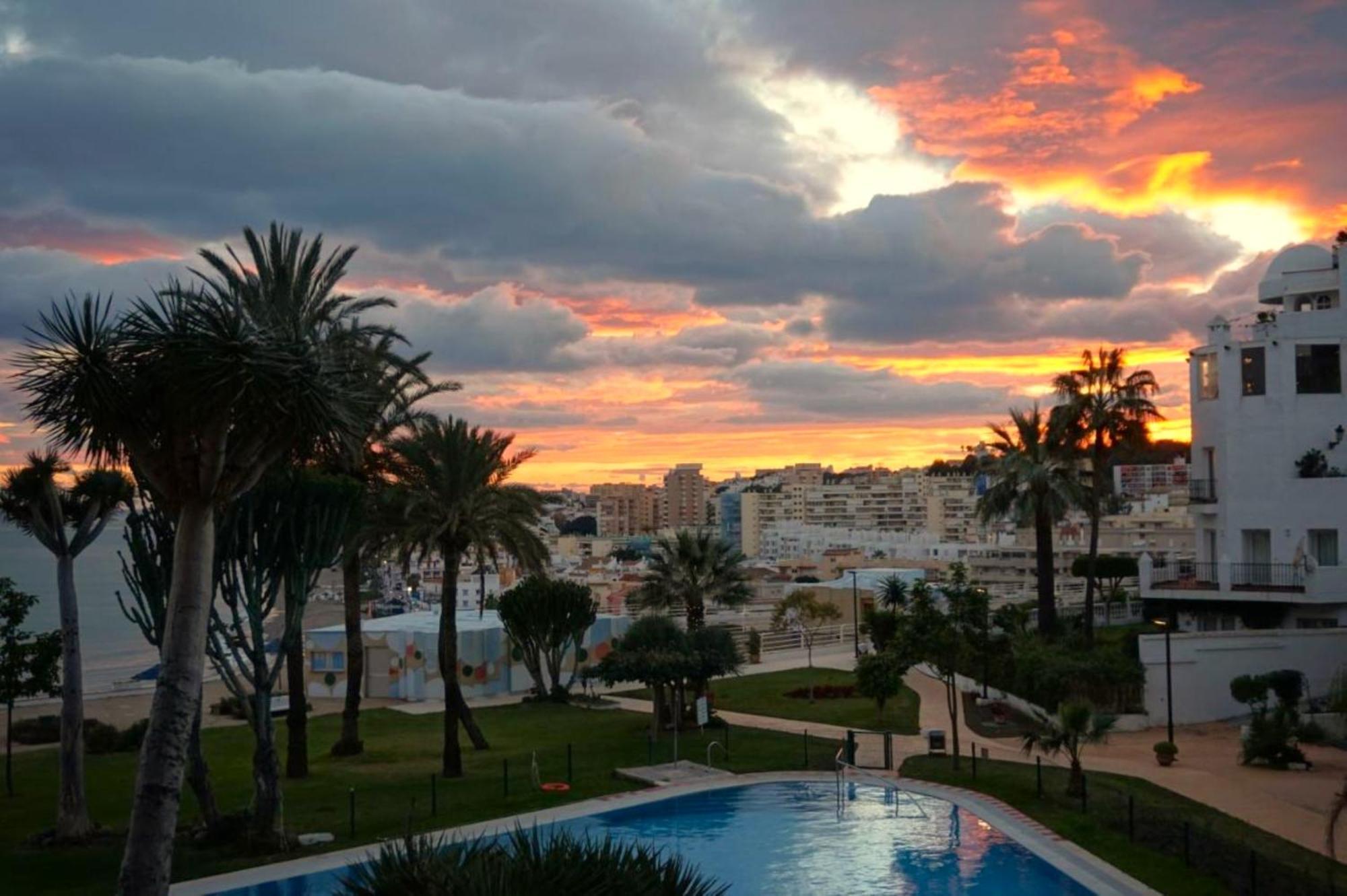 Santa Clara Modern & Exclusive Seafront Apartment Τορρεμολίνος Εξωτερικό φωτογραφία